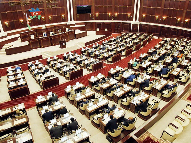 “Məmurlar öz işini yerinə yetirə bilmir” - Deputatlar şəhid ailələrinə dəstək oldular