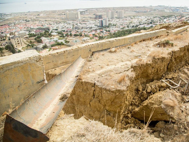 Badamdarda son vəziyyət: yeni çatlar əmələ gəlib