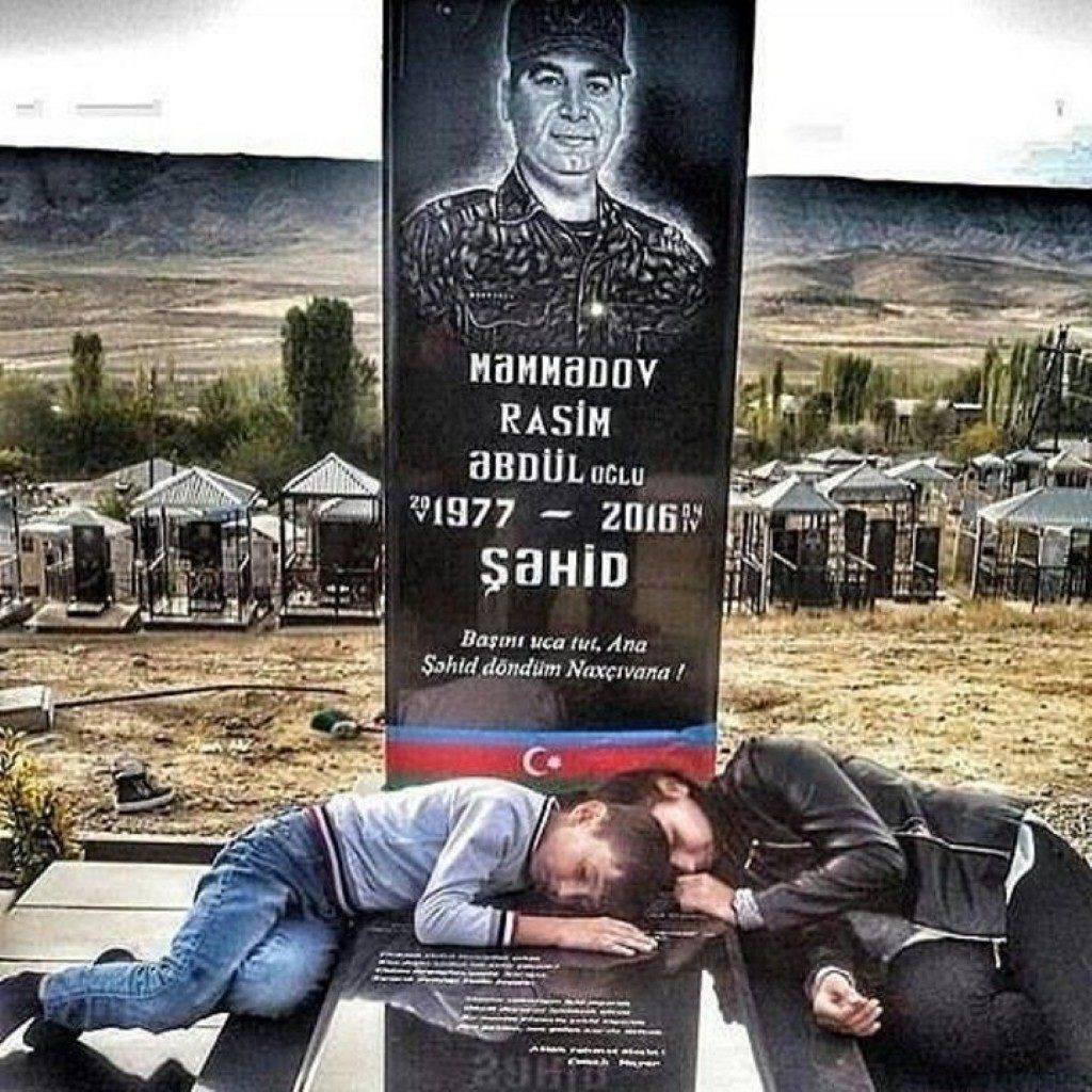 Oğlunu axtarmaq üçün cəbhəyə getdi, evə qayıdanda yas çadırı gördü... – Məşhurların şəhid övladları