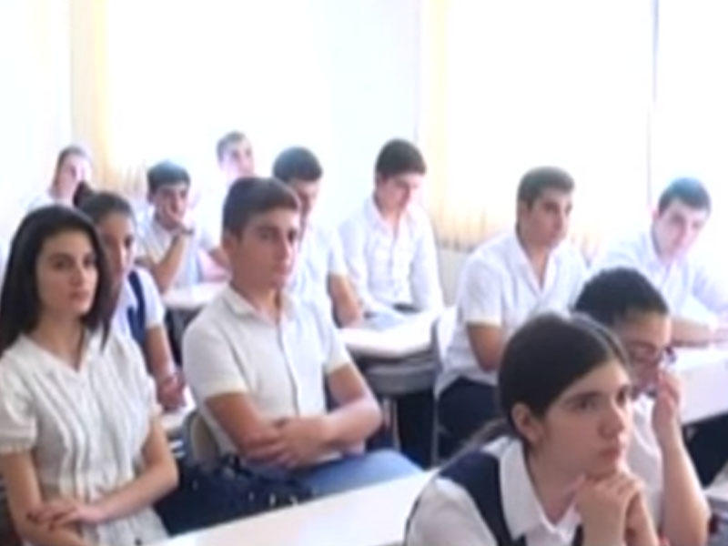 "Uşaqlar vaxtından əvvəl ayılırlar" - Məktəblərdə cinsi tərbiyə dərsləri keçiriləcək
