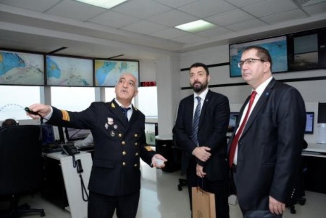“Bakı Gəmiqayırma Zavodu” ilə bağlı qalmaqallı fotonu çəkən məmur oğlu imiş - FOTO