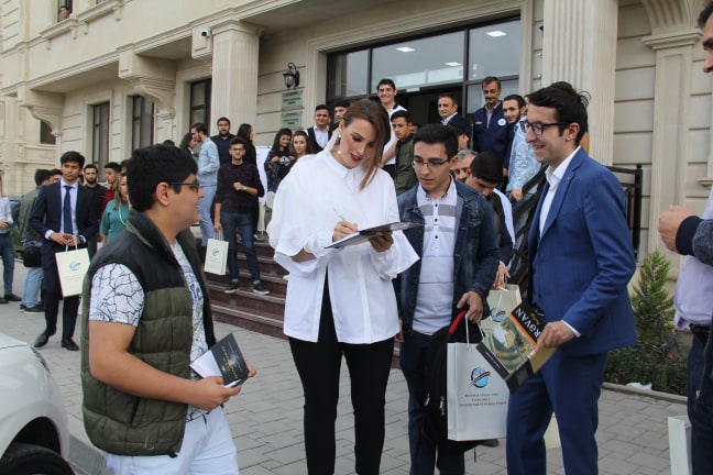 Qənirə Paşayeva Qərbi Kaspi Universitetində gənclərlə görüşdü - FOTOLAR