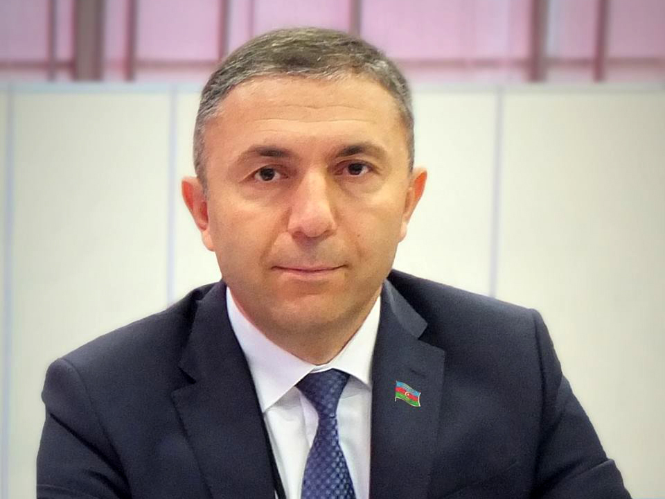 Deputat: "Yol Polisinin qanunu pozmayan sürücüləri saxlayıb incitməsinə inanmıram"