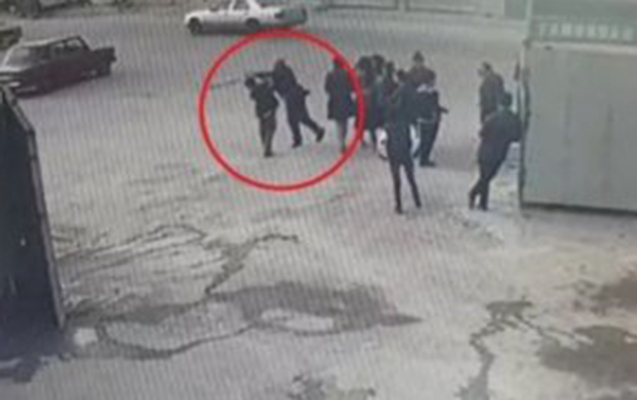 Bakıda şagirdi döyən direktor müavini işdən çıxarıldı - Video