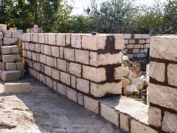 Astarada bədbəxt hadisə: Üzərinə divar aşdı