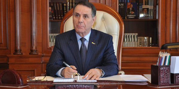 Novruz Məmmədov 3 vəzifəli şəxsi işdən çıxardı