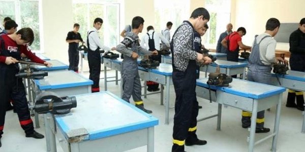 Peşə məktəblərində oxuyanlara tələbə statusu veriləcək