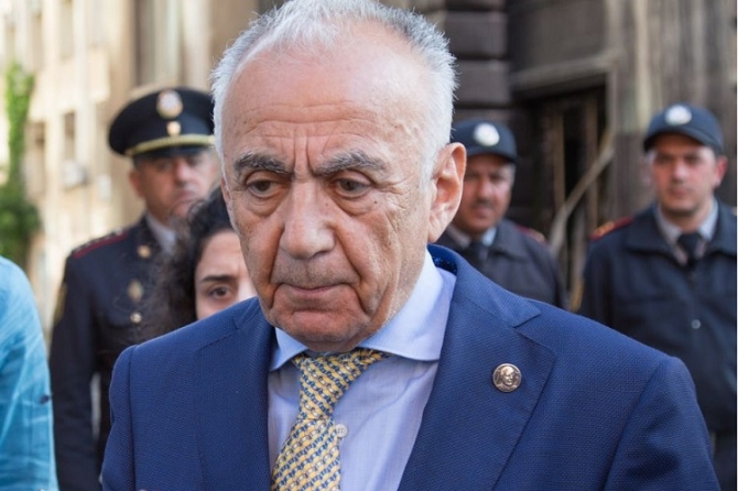 Hacıbala Abutalıbov narazı sürücüləri qəbul etdi
