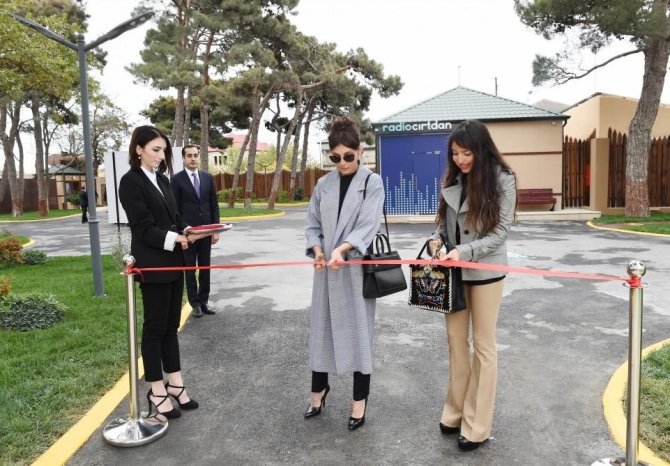 Mehriban Əliyeva və Leyla Əliyeva Şüvəlanda istirahət və sağlamlıq mərkəzinin açılışında - FOTO