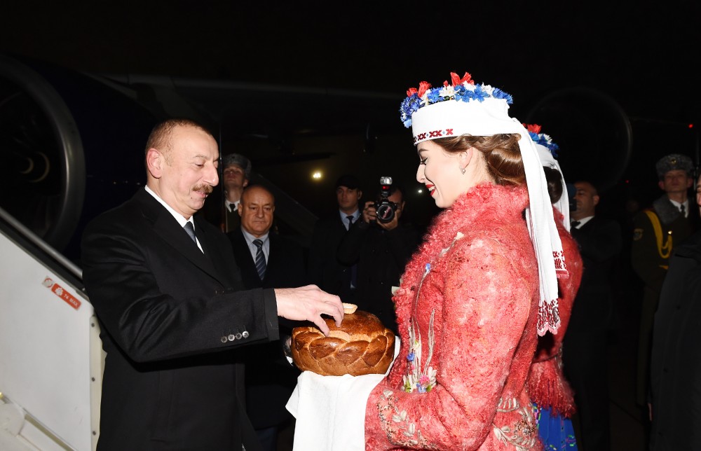 Prezident Belarusa rəsmi səfərə yollandı
