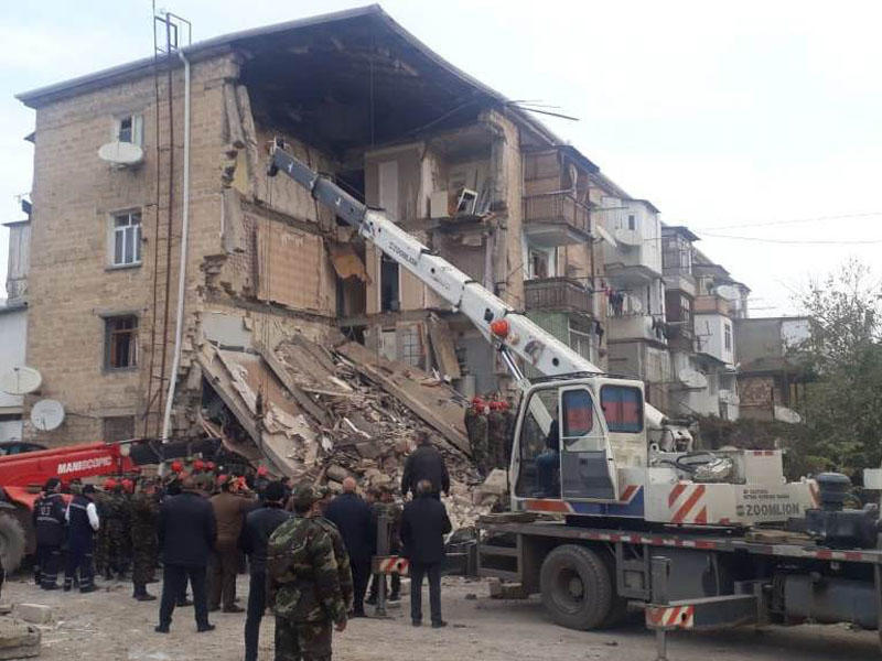 Gəncədə yaşayış binasında partlayış - Ölü sayı 3-ə çatdı
