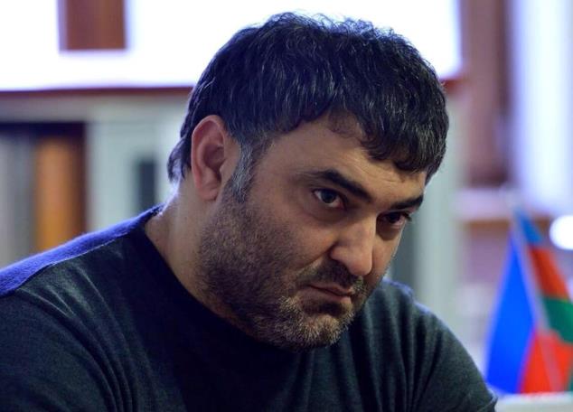 “Qadınları qabağa verib, adamı təhrik edir” - Direktorla dava edən aktyor