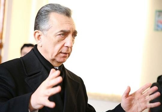 Eldar Əzizov məmuru cəzalandırdı