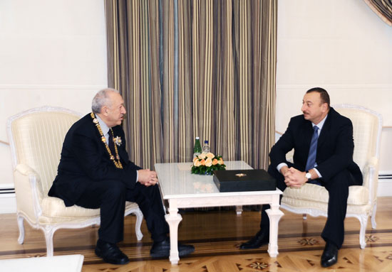 İlham Əliyev Tahir Salahova zəng etdi