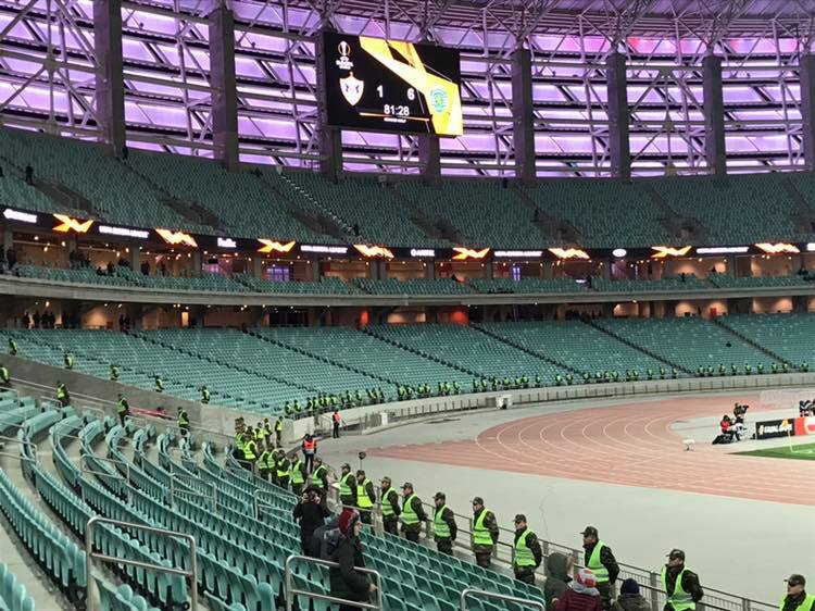 Hər kəs "Qarabağ"ı tək qoydu, təkcə əsgərlərdən başqa - GÜNÜN FOTOSU