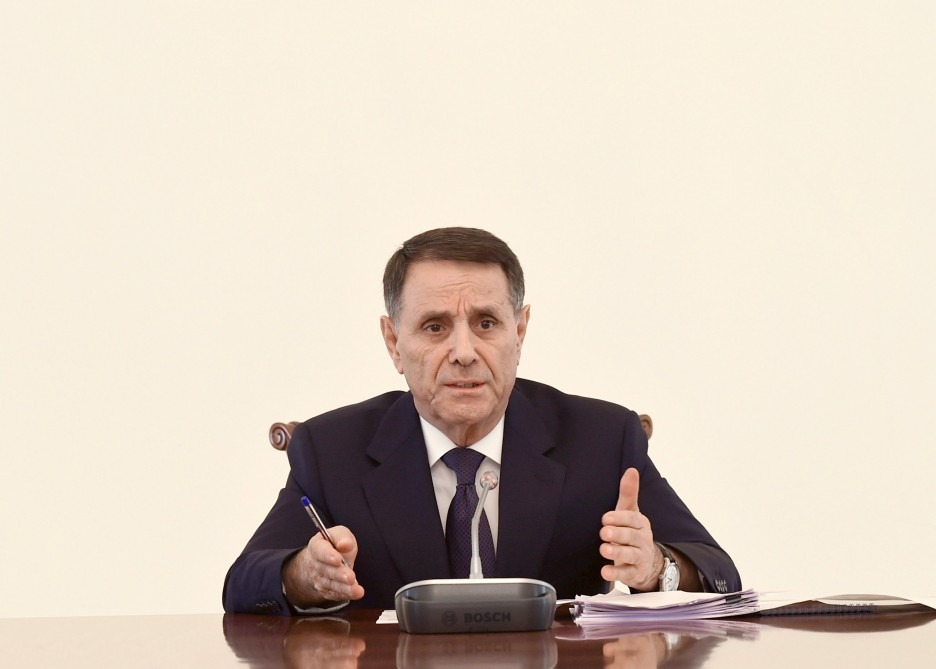 Baş nazir aparat rəhbərini işdən çıxardı