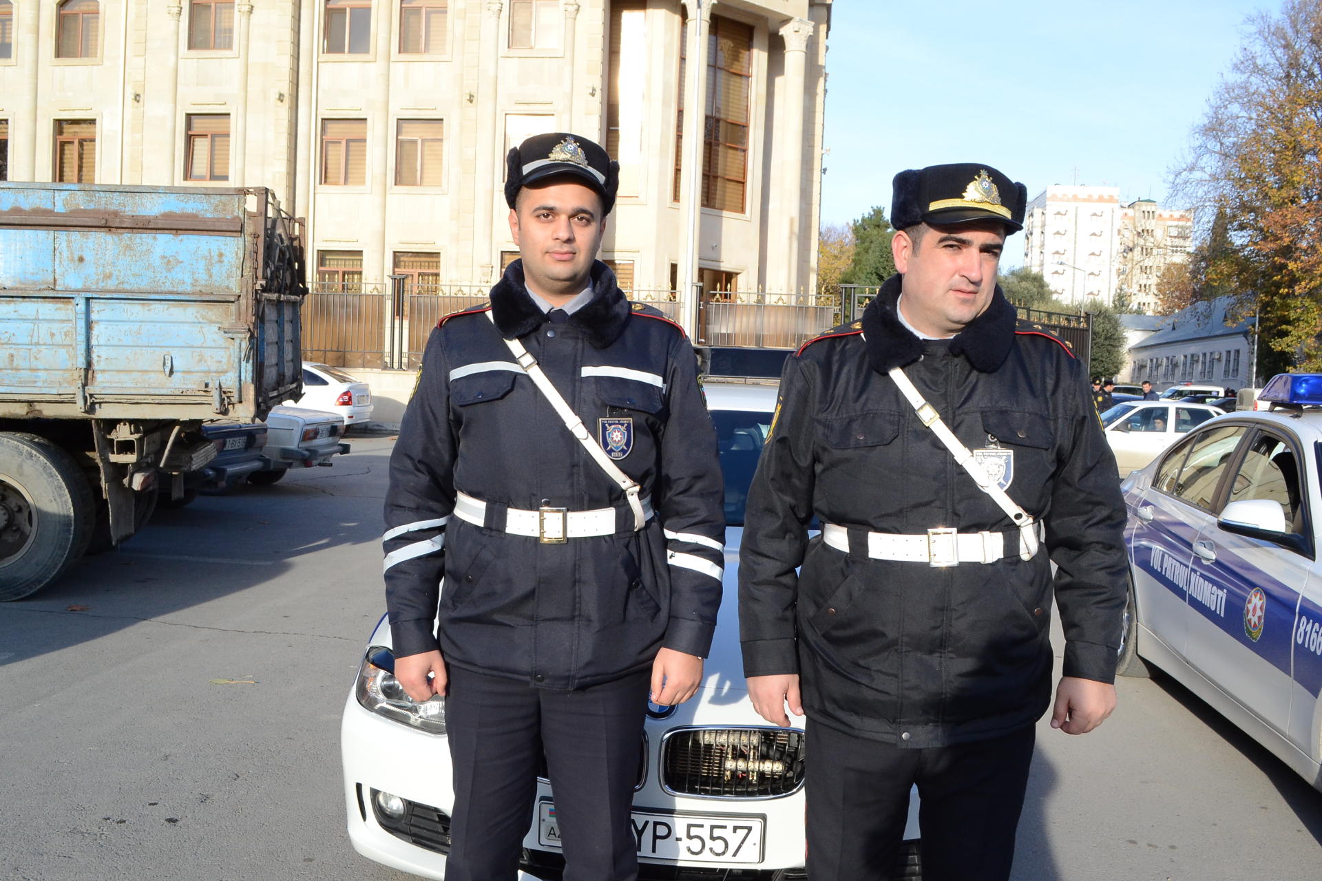 Polislər hamilə qadını xilas etdi, doğulan uşağa onların adı qoyuldu - AZƏRBAYCANDA