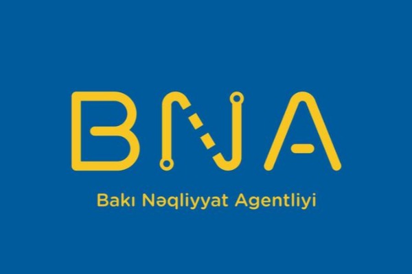 "Mercedes"in sürücüsü kəsici-deşici alətlə Agentlik əməkdaşlarına hücum etdi - VİDEO