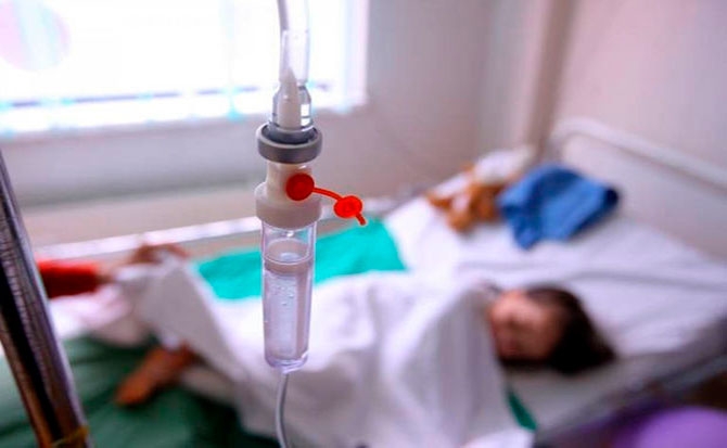Bakıda uşaqları aparan avtobus qəzaya uğradı – Xəsarət alanlar var