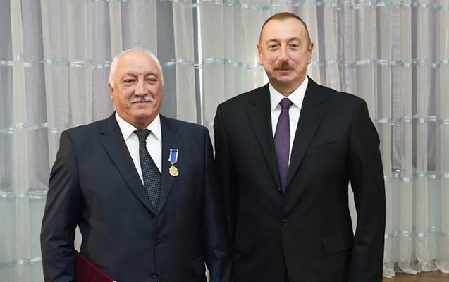 Prezident idmançılara ev bağışladı - Fotolar