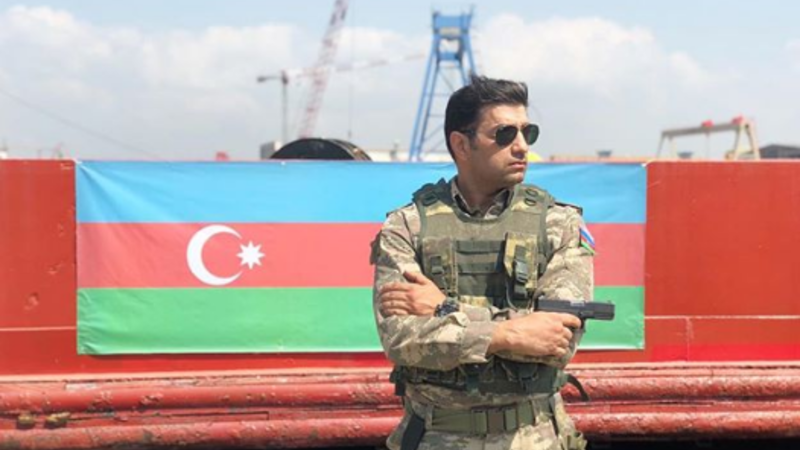 Kənan M.M Mübarizi təhqir edən azərbaycanlı qıza səsləndi: “Murdar ayaqlarınla…”