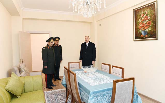 Prezident hərbçilərə ev verdi