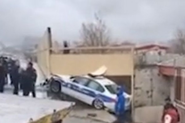 Bakıda yol polisinin maşını qəzaya düşdü - VİDEO