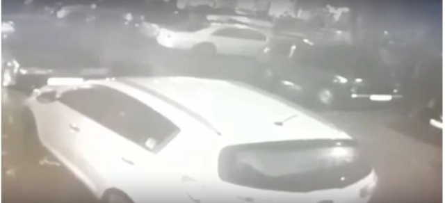 Bakıda "Niva"nı binanın önündə saxlayan sürücü səhər tezdən gördüklərindən şoka düşdü - VİDEO