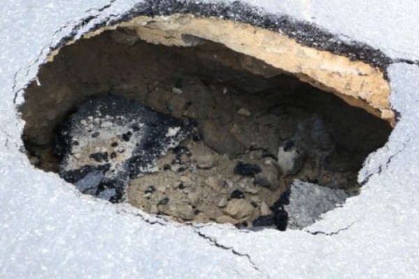 Bakıda yol çökdü, prospektdə sıxlıq yarandı