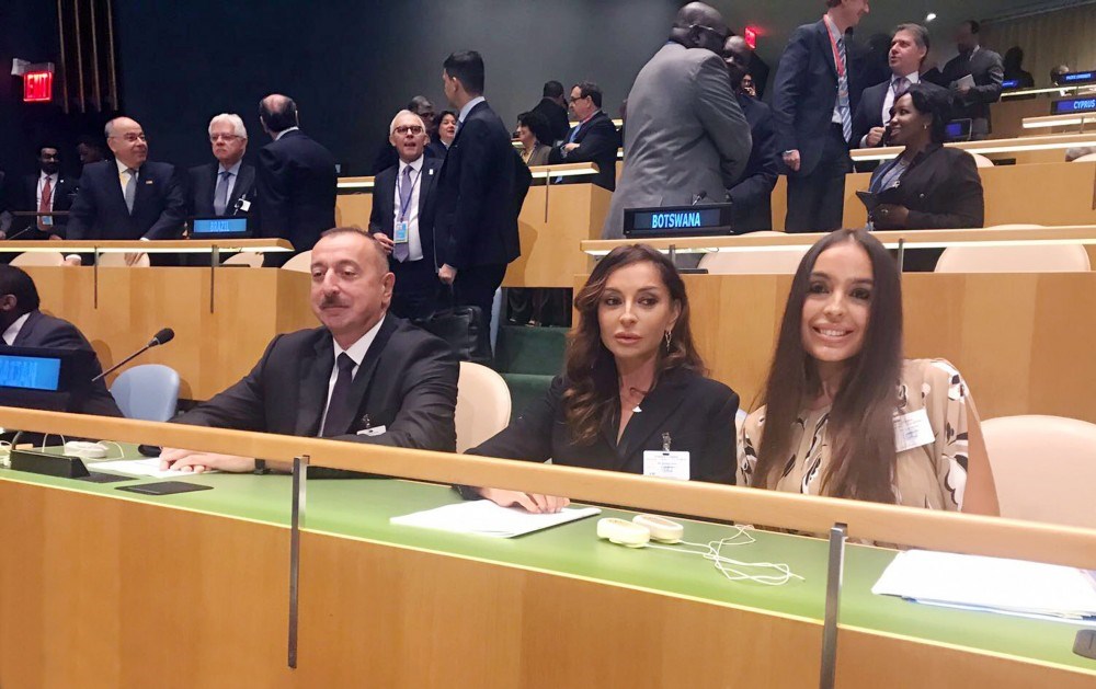 Leyla Əliyeva atasını belə təbrik etdi - FOTO