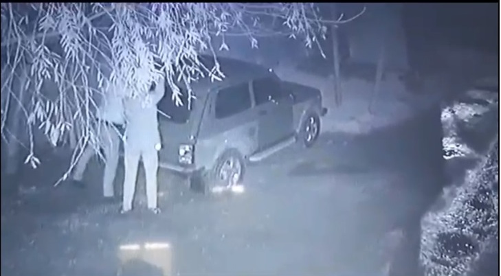 Bakıda peyda olan bu iki nəfər gecələr maşınları belə yarır - VİDEO 