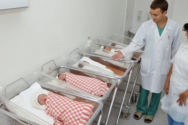Nazirlik doğum evlərində araşdırmalara başladı