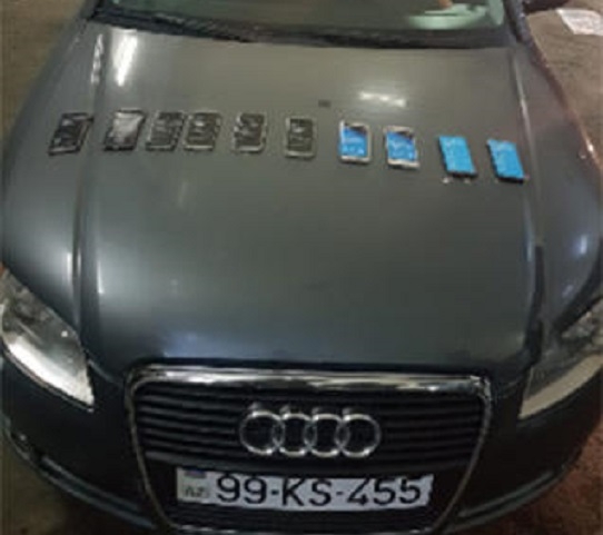 "Audi"də qanunsuz yolla ölkəyə keçirilən mobil telefonlar müsadirə olundu