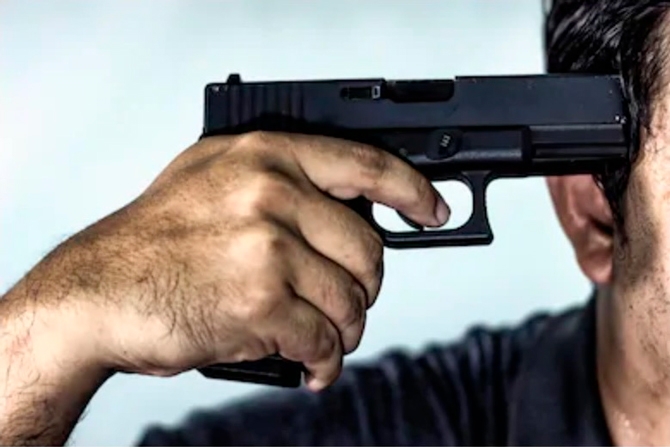 Bakıda polis xidməti silahı ilə intihar etdi