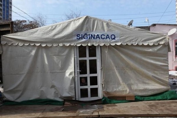 Təhlükəli hava şəraiti ilə əlaqədar evi olmayanlar bura sığının
