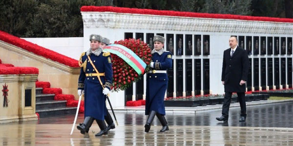Prezident Şəhidlər Xiyabanını ziyarət etdi - FOTOLAR