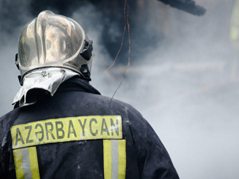 Bakıda yaşayış binasında yanğın: sakinlər təxliyə edildilər