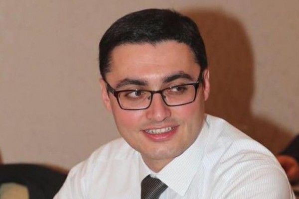 Aparıcı Fazil Talıbovdan şikayət etdi: "Küçələrdə qalan qadına reaksiya verilmir”