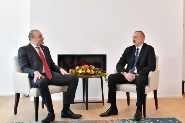 İlham Əliyev Gürcüstanın Baş naziri ilə görüşdü