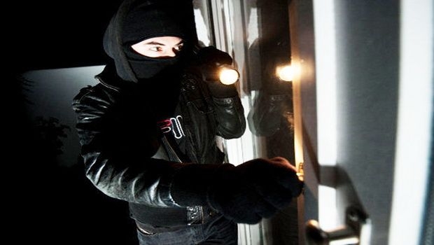 Ev sahibi maskalı oğrunu aldatdı – Əvəzində arvadı və qızı...