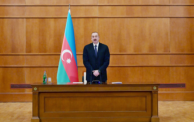 İlham Əliyev Prezident Sarayında şəhid ailələriylə görüşdü