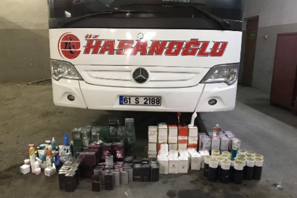 Ölkəyə qanunsuz yolla siqaret, parfümeriya və dərman keçirənlərin qarşısı alındı