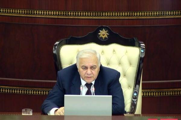 “Heç kim sizi zorla deputat seçməyib” - Oqtay Əsədov deputatlara əsəbiləşdi