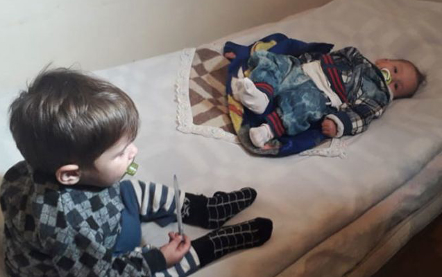 Bərdədə 2 körpəsini atan ana  - "Günə 2 manat kirayə pulunu vermədiyimə görə gecə ilə uşaqları qoyub qaçdım"