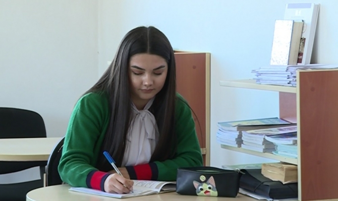Qubanın dağ kəndində müəllim işləyən bu bakılı qızı siz də tanıyın - VİDEO