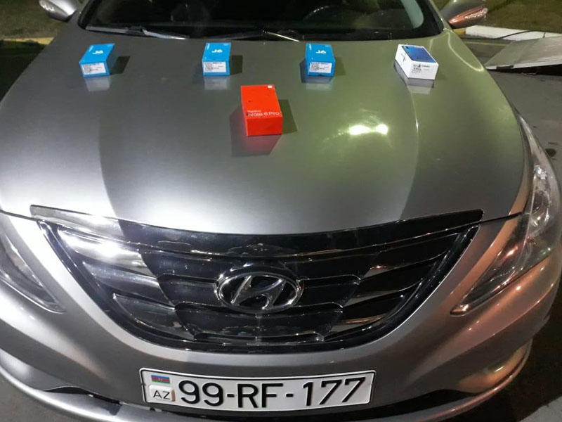 "Hundai Sonata"nın motorxanasında Azərbaycana "Samsung Galaxy" keçirmək istədi - FOTO