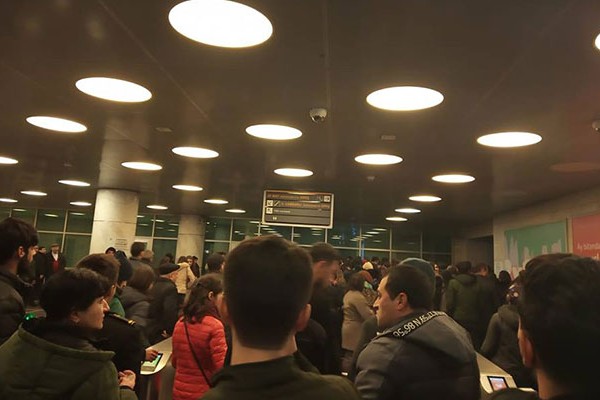 Bakı metrosunda problem yarandı