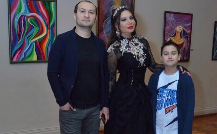 Tanınmış teleaparıcı ailəsi ilə - FOTO