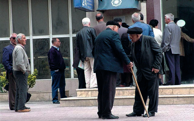 Pensiyalar verilir - Artımla...