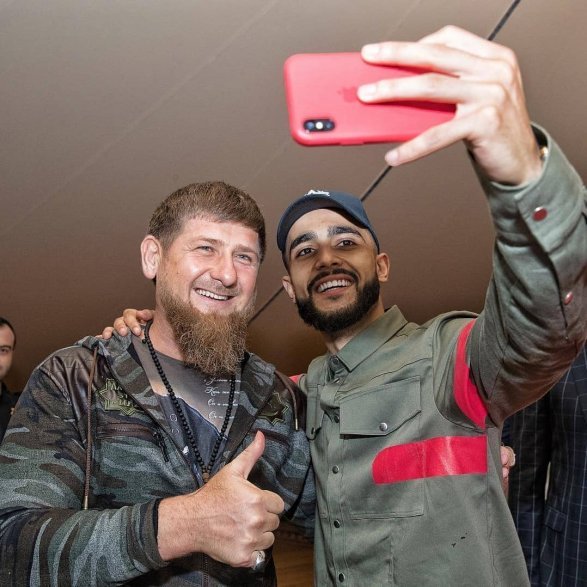 Ramzan Kadırov məşhur azərbaycanlı ilə fotosunu paylaşdı